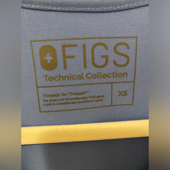 Casma Three-Pocket Scrub Top in Ceil Blue - Picture 9 of 10